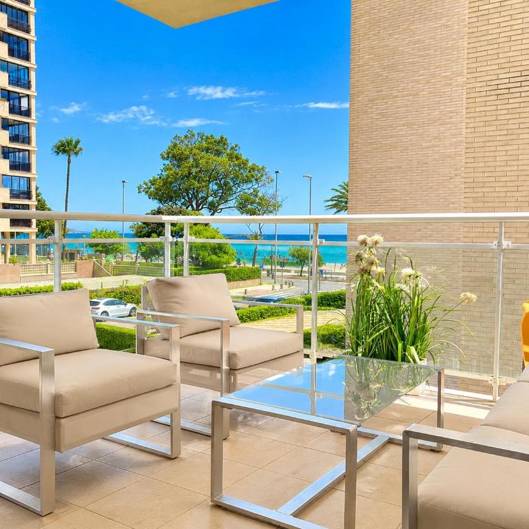 Seaside Apartment Retreat - Two-Bedroom Apartment - 3