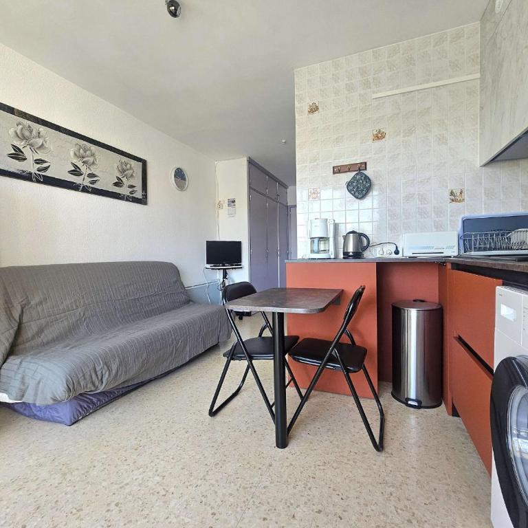 T1 confortable avec balcon et ascenseur à Balaruc-les-Bains - FR-1-553-181 - Apartment - 2