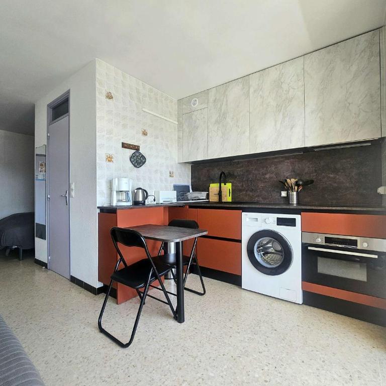 T1 confortable avec balcon et ascenseur à Balaruc-les-Bains - FR-1-553-181 - Apartment - 3