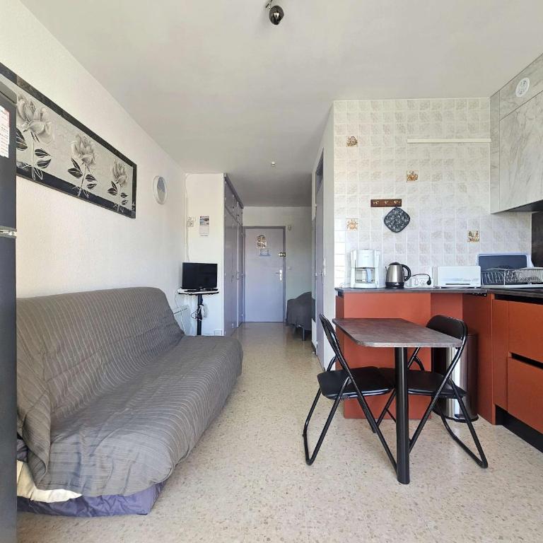 T1 confortable avec balcon et ascenseur à Balaruc-les-Bains - FR-1-553-181 - Apartment - 4