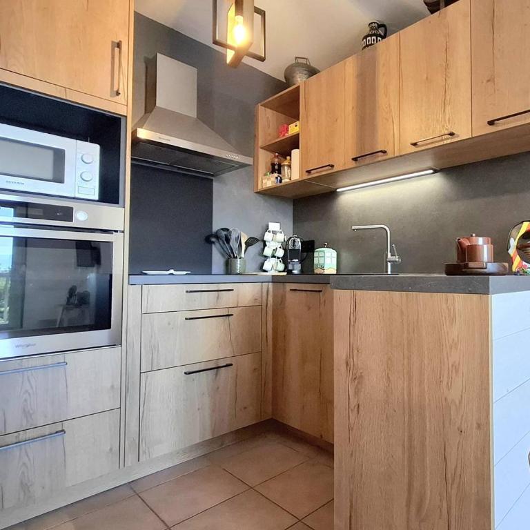 Appartement rénové 3 pièces avec terrasse, casier à skis et parking privé à Bolquère - Appartement 2 Chambres - 6