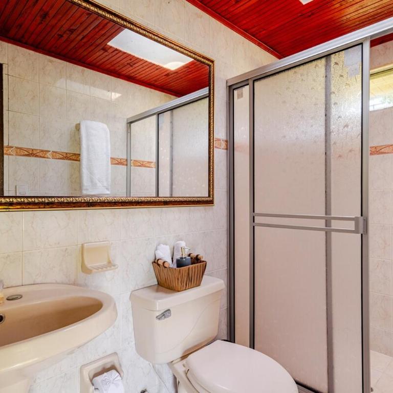 Habitacion Colonial en Ecohotel Jardin de mis amores - Family Room with Private Bathroom - 16