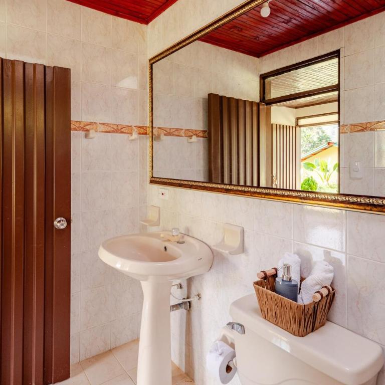 Habitacion Colonial en Ecohotel Jardin de mis amores - Family Room with Private Bathroom - 21