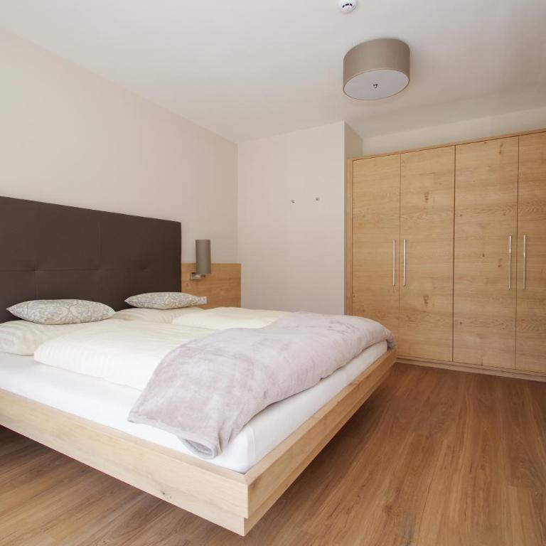 Apartment Hotel Christine - Two-Bedroom Apartment with Mountain View - 16