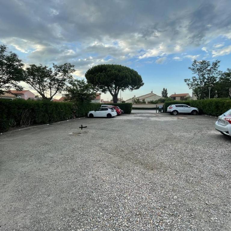 Jolie Villa 3 Pièces avec Véranda, Terrasse, Parking Sécurisé et Animaux Admis à Saint-Cyprien - FR-1-106-68 - Villa - 26