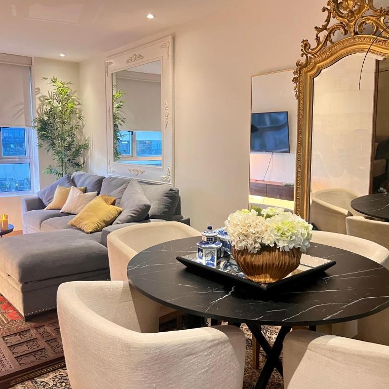 Luxury 2BR in Polanco for 4 - Elegant Lounge Access - Steps to Masaryk - Two-Bedroom Apartment - 1