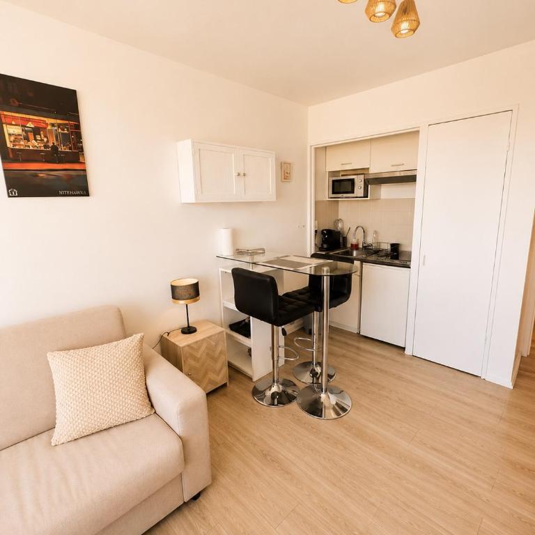 Studio lumineux avec parking et vue dégagée Antibes - One-Bedroom Apartment - 5