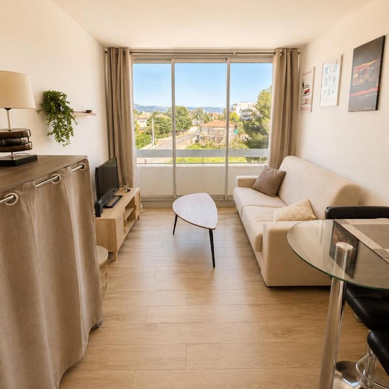 Studio lumineux avec parking et vue dégagée Antibes - One-Bedroom Apartment - 6