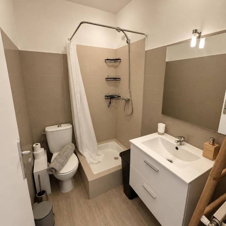 Studio lumineux avec parking et vue dégagée Antibes - One-Bedroom Apartment - 8