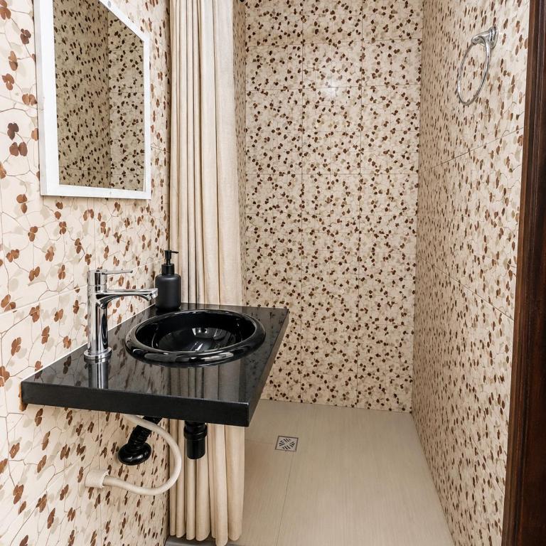 Sarao - Double Room with Private Bathroom - 11