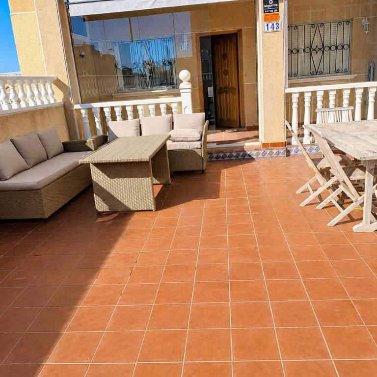 Modern Family Apartment with King Bed, Pool & Huge Terrace - Apartment mit 2 Schlafzimmern - 16
