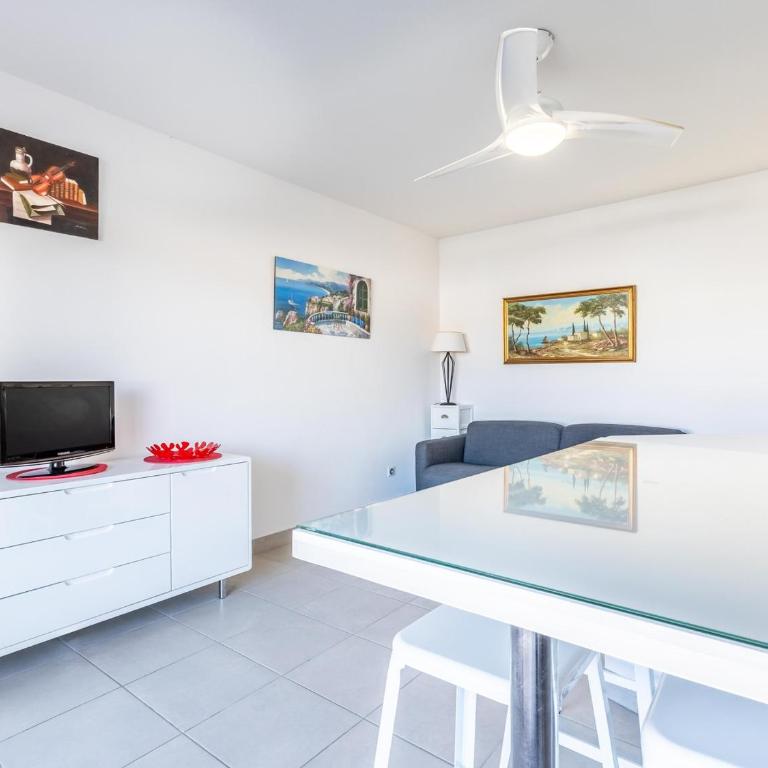 Spacieux T2 avec terrasse et parking à 100m de la plage - FR-1-472-172 - Apartment - 15
