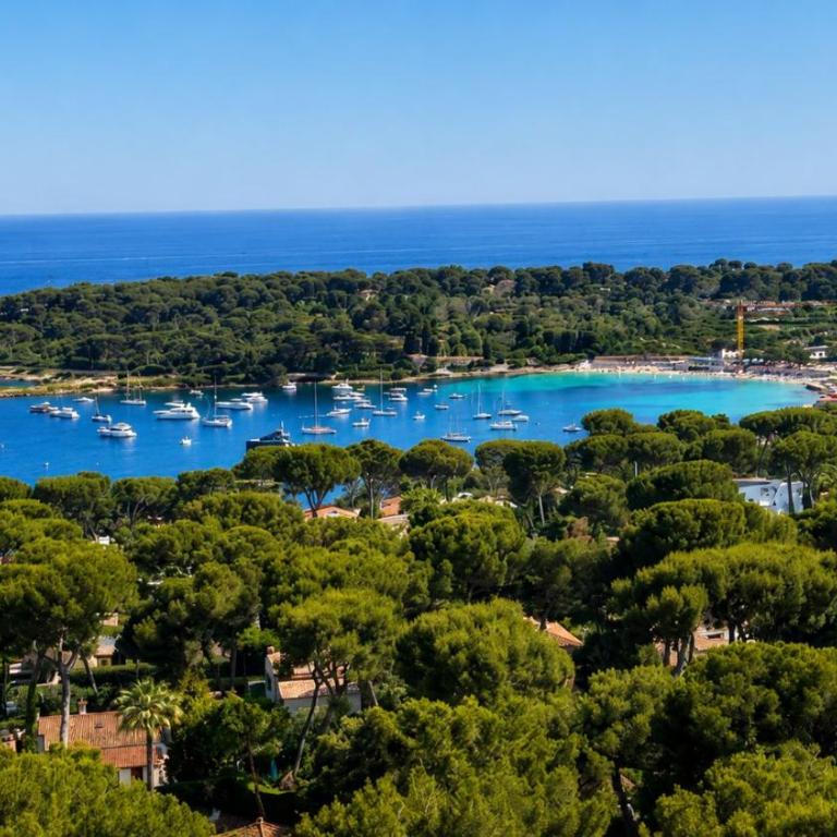 Old Town Antibes Apartment with AC 320m from Beach - Appartement Supérieur - 82