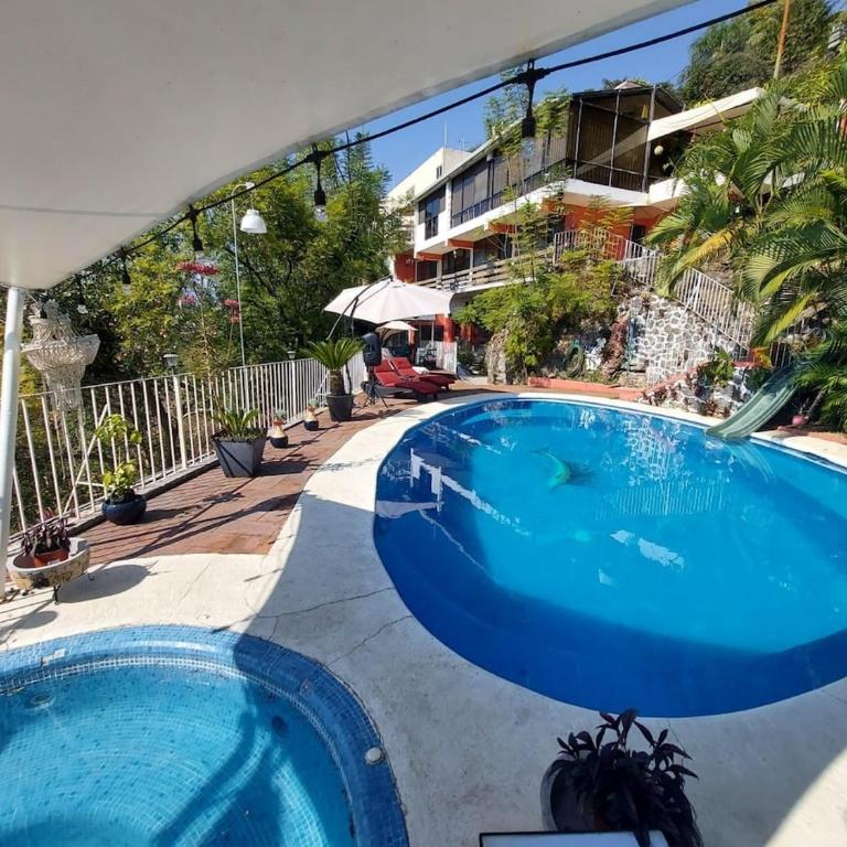 The Aviator's Shelter in Cuerna - Two-Bedroom House - 2