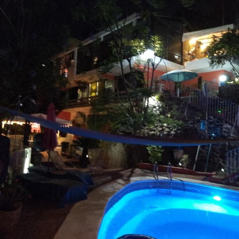 The Aviator's Shelter in Cuerna - Two-Bedroom House - 4