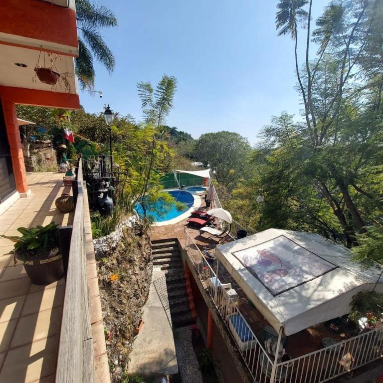The Aviator's Shelter in Cuerna - Two-Bedroom House - 8