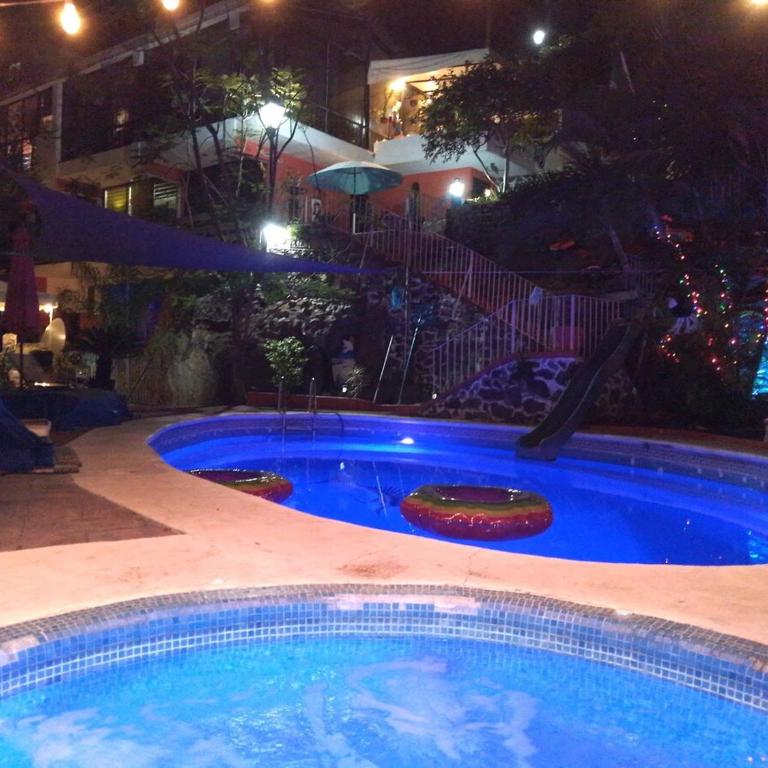 The Aviator's Shelter in Cuerna - Two-Bedroom House - 12