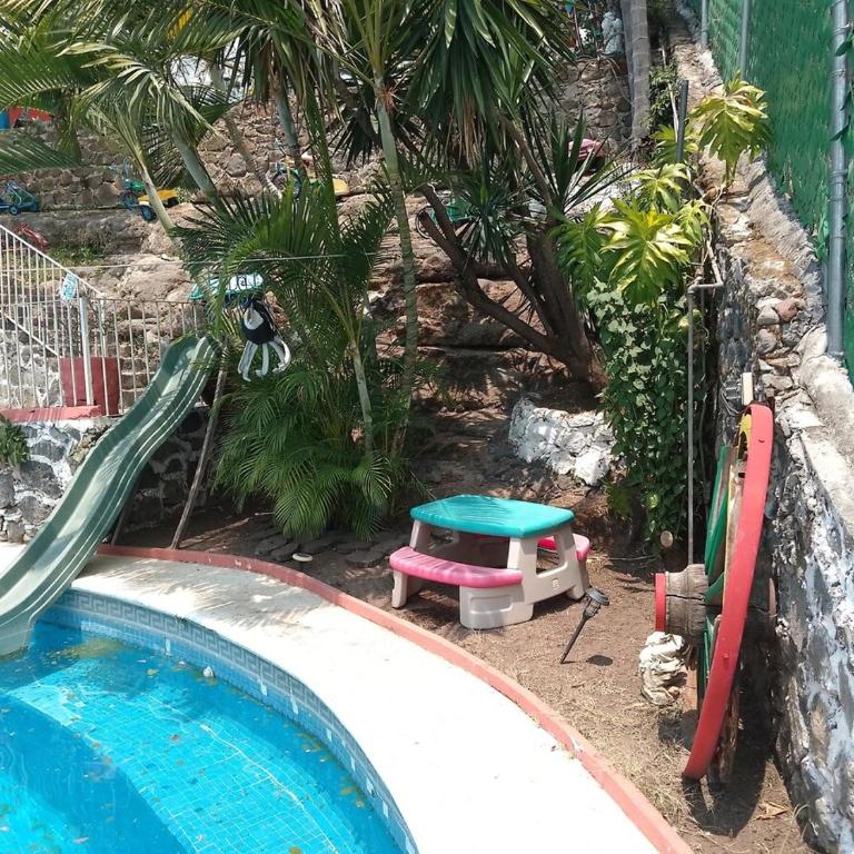 The Aviator's Shelter in Cuerna - Two-Bedroom House - 23