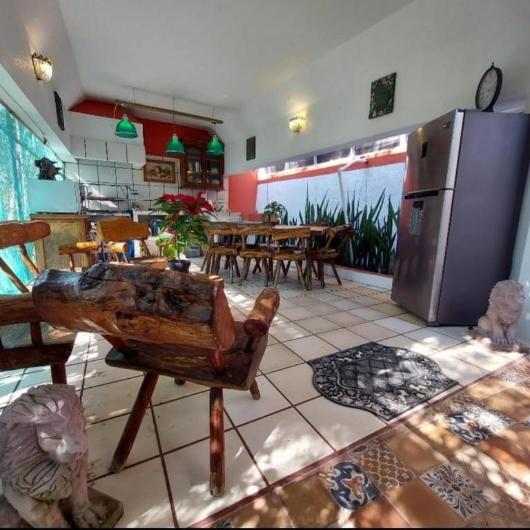 The Aviator's Shelter in Cuerna - Two-Bedroom House - 36