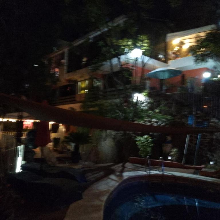The Aviator's Shelter in Cuerna - Two-Bedroom House - 37