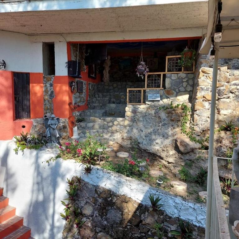 The Aviator's Shelter in Cuerna - Two-Bedroom House - 63