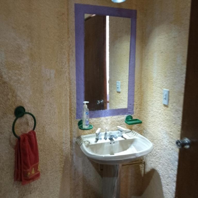 The Aviator's Shelter in Cuerna - Two-Bedroom House - 64