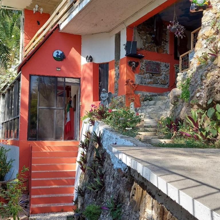 The Aviator's Shelter in Cuerna - Two-Bedroom House - 70