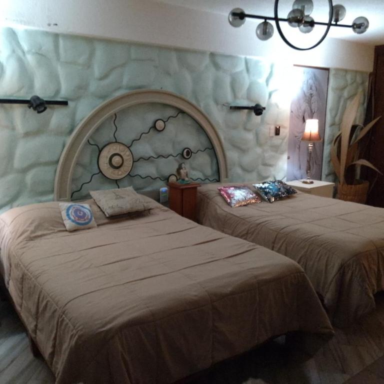 The Aviator's Shelter in Cuerna - Two-Bedroom House - 76