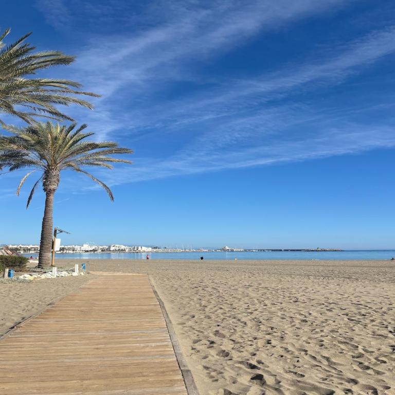 Beachfront Apartment with Terrace - Apartment mit 2 Schlafzimmern - 37