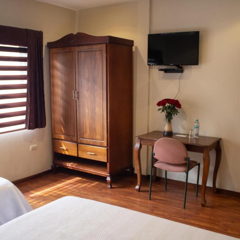 Hotel & Suites El Quijote - Habitación Cuádruple Superior - 5