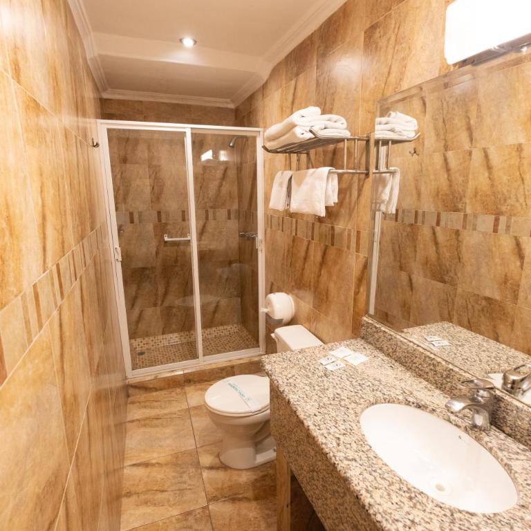 Hotel & Suites El Quijote - Budget Triple Room - 8