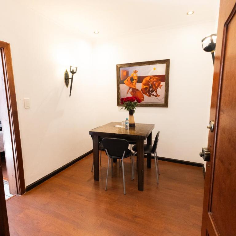 Hotel & Suites El Quijote - Budget Triple Room - 11