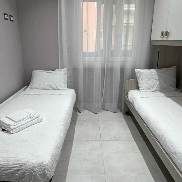 Toska's home - Two-Bedroom House - 7