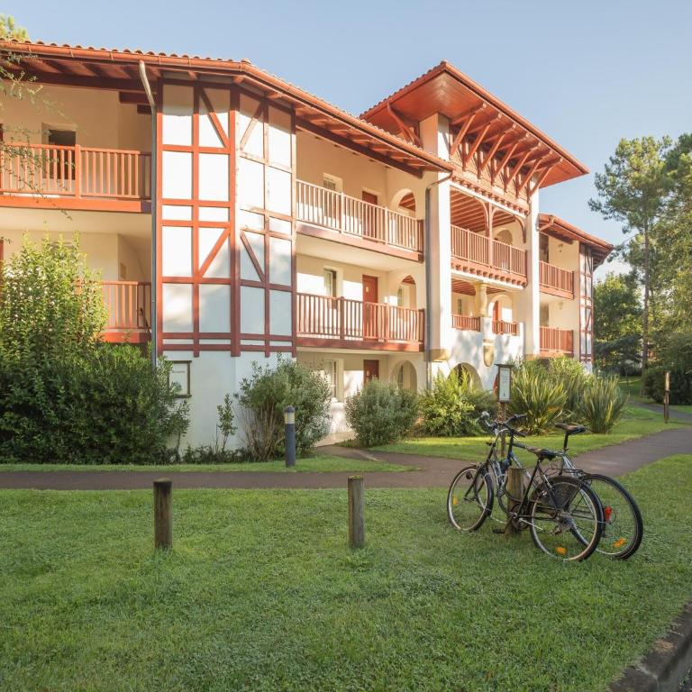 Premium Apartment for 6 near Lake - One-Bedroom Apartment - 1