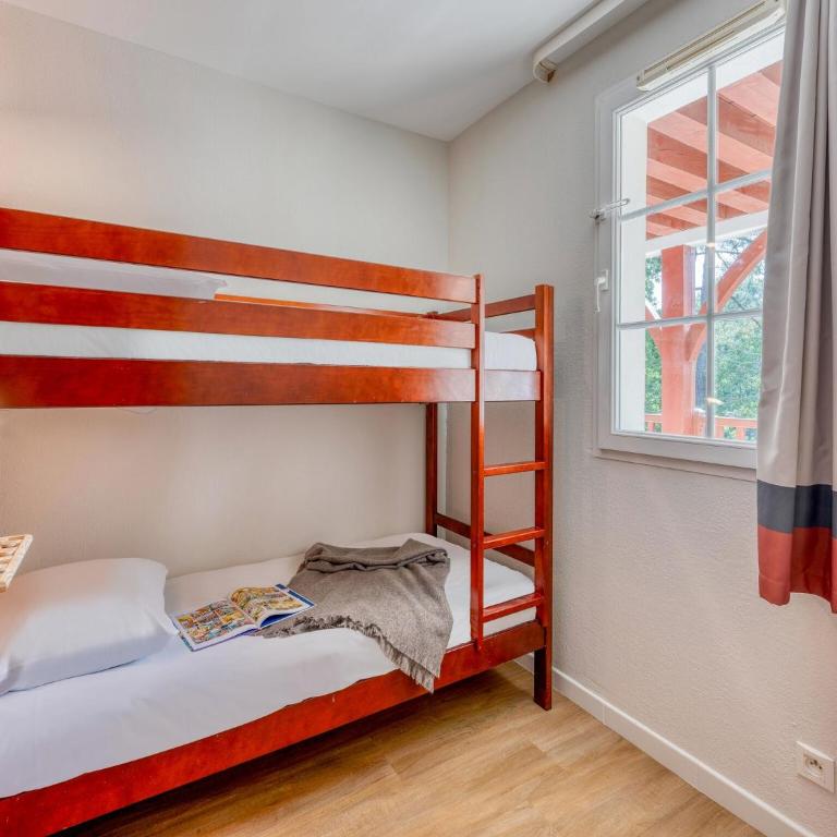 Premium Apartment for 6 near Lake - One-Bedroom Apartment - 9