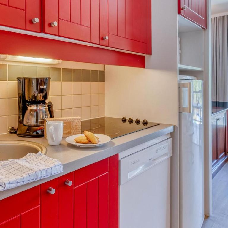 Premium Apartment for 6 near Lake - One-Bedroom Apartment - 13