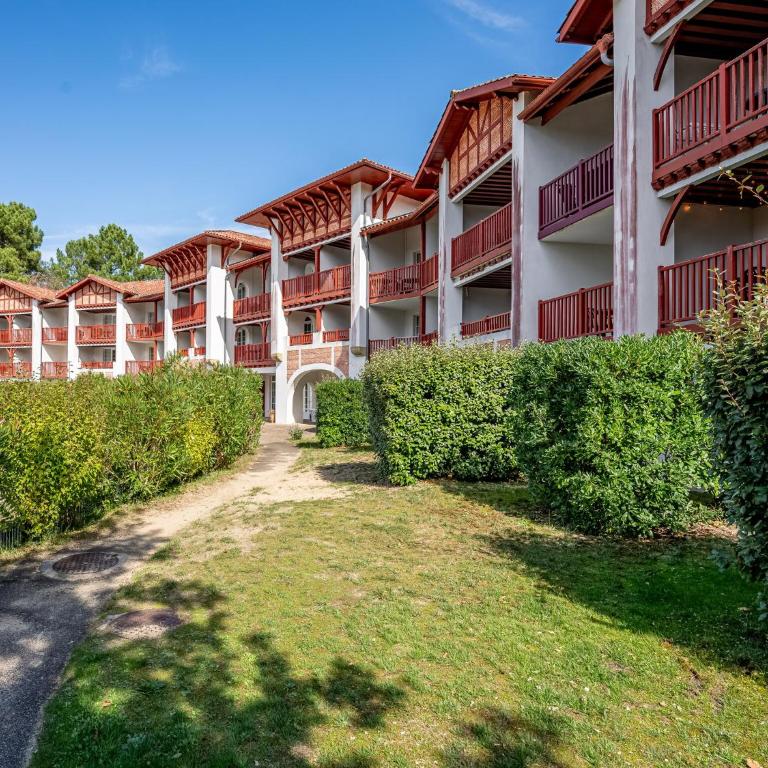 Premium Apartment for 6 near Lake - One-Bedroom Apartment - 17