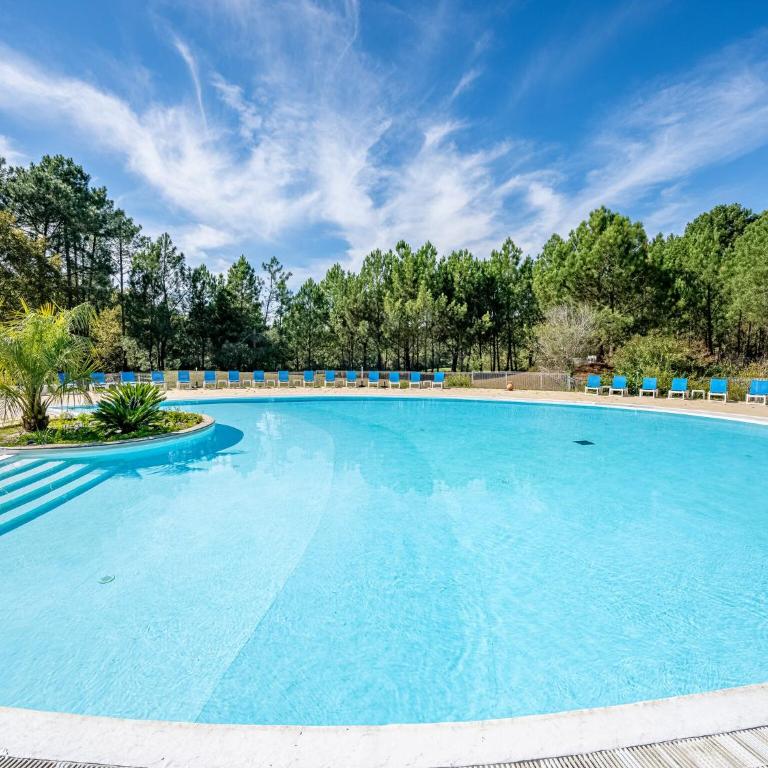 Premium Apartment for 6 near Lake - One-Bedroom Apartment - 5