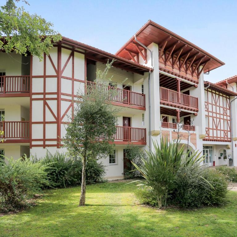 Premium Apartment for 6 near Lake - One-Bedroom Apartment - 14