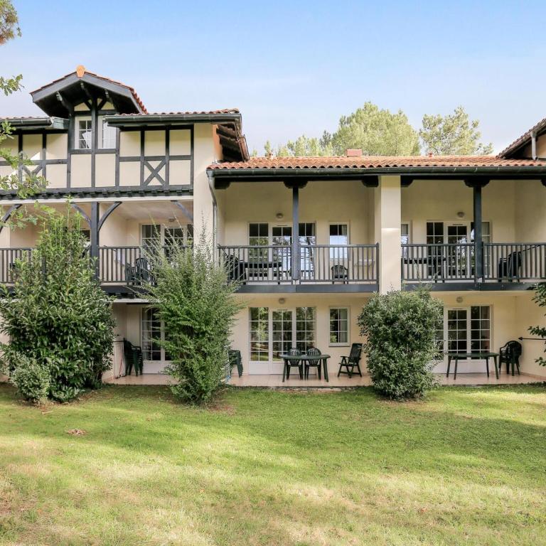 Premium Apartment for 6 near Lake - One-Bedroom Apartment - 15