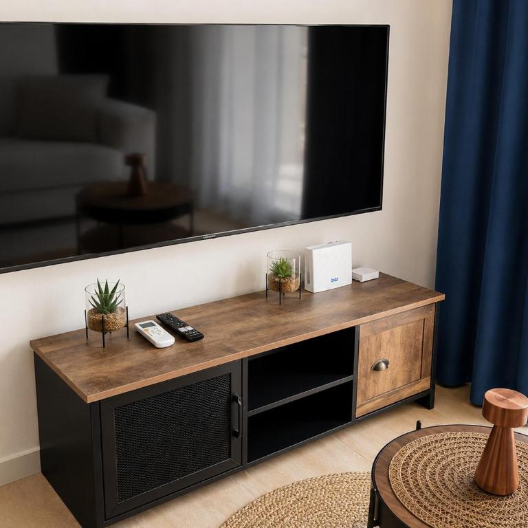 Apartment for 3, a short walk from the beaches - One-Bedroom Apartment - 10