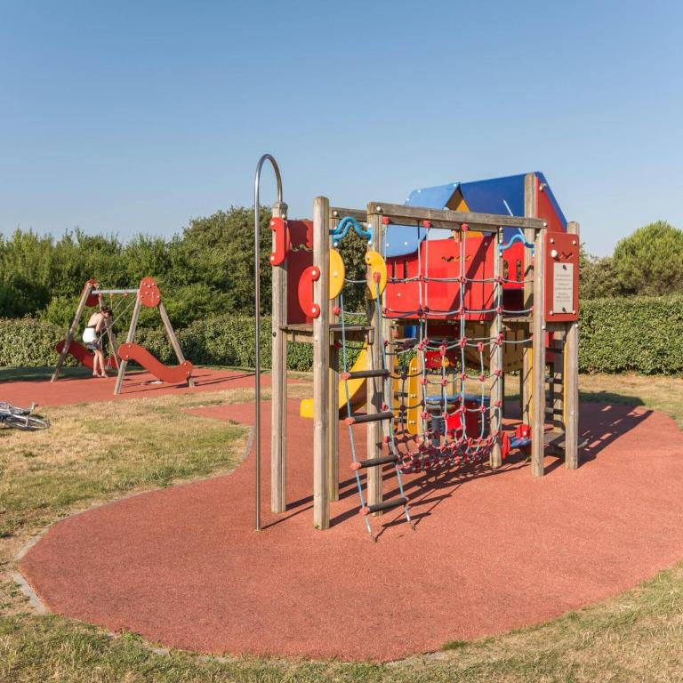 Bourgenay Flat near Coastal Slopes - One-Bedroom Apartment - 24
