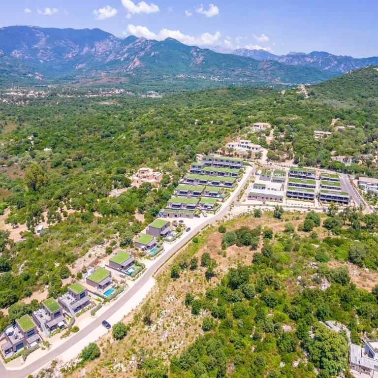 Sun-Drenched Corsican Flat - Maison de Vacances 3 Chambres - 38