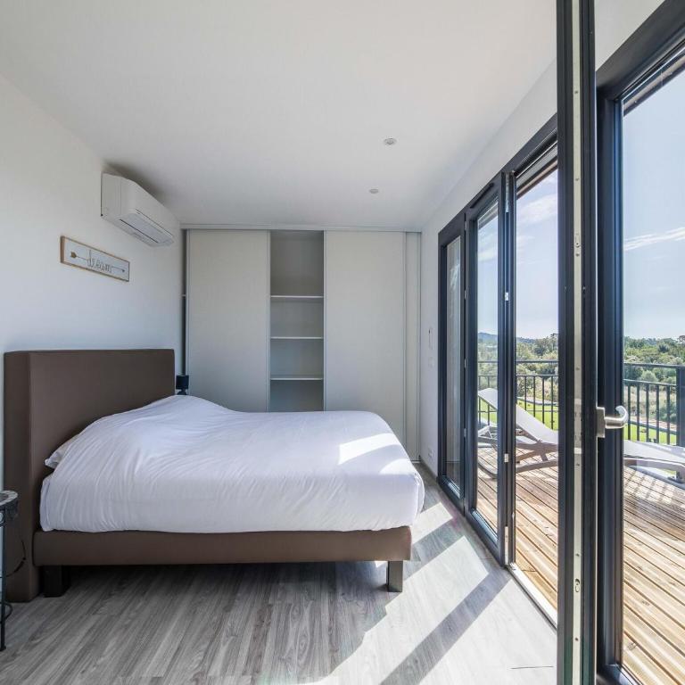 Sun-Drenched Corsican Flat - Maison de Vacances 3 Chambres - 17