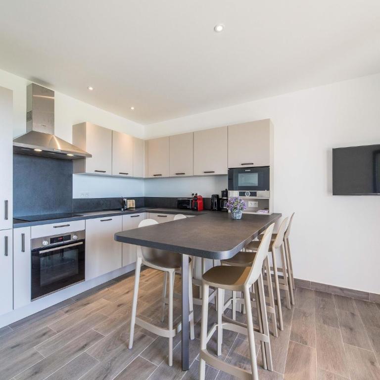 Sun-Drenched Corsican Flat - Maison de Vacances 3 Chambres - 14