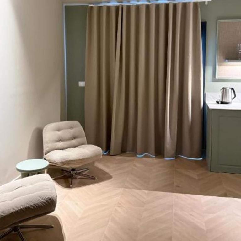 Deluxe apartment with balcony - One-Bedroom Vacation Home - 9