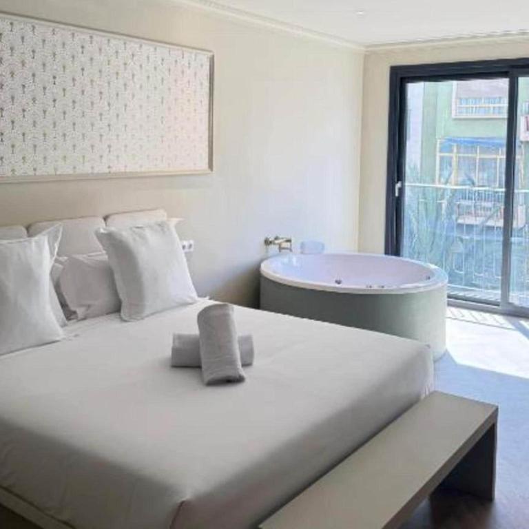 Deluxe apartment with balcony - One-Bedroom Vacation Home - 17