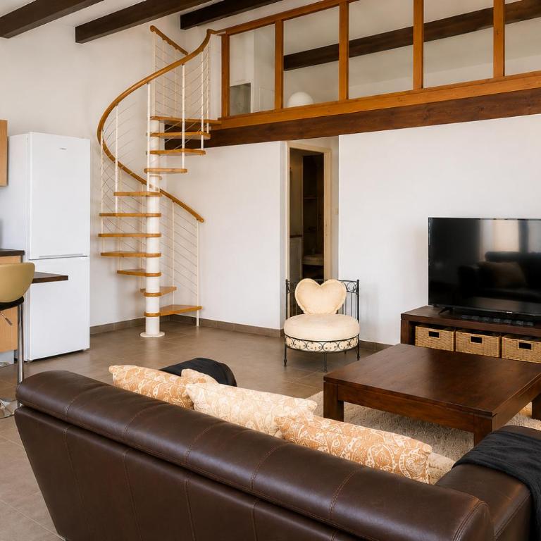 Nouveau - L'Ensoleillé Terrasse & Atypique - 10 Min Plages - Serenité & Confort - IDEAL FAMILLE Parking et Wifi Gratuit - OFFRE SPECIALE - Appartement 1 Chambre - 1