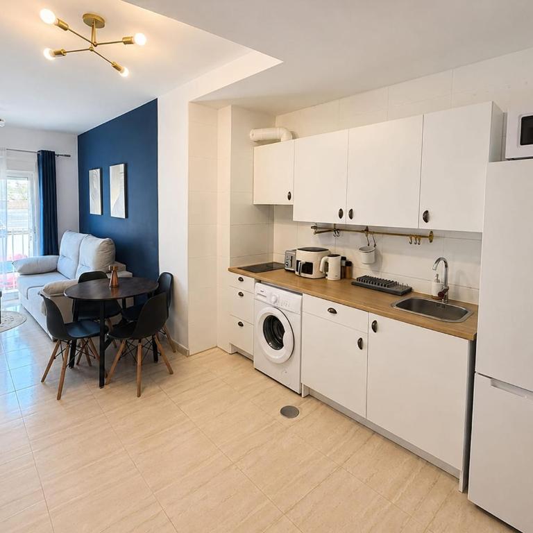 Apartment for 3, a short walk from the beaches - One-Bedroom Apartment - 2