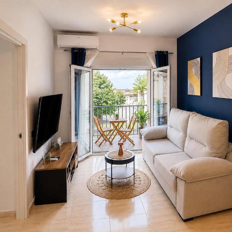 Apartment for 3, a short walk from the beaches - One-Bedroom Apartment - 7